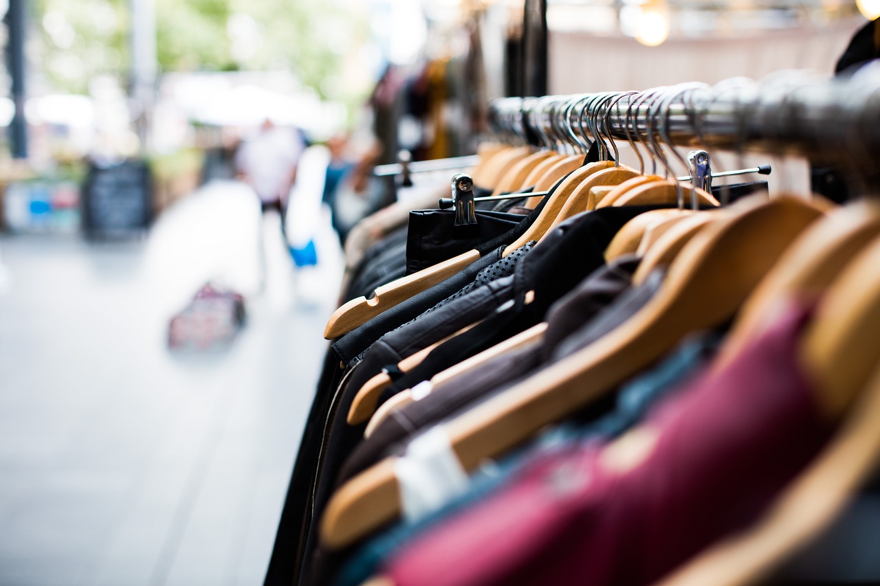 hangers-g3cb35ab7c_1280